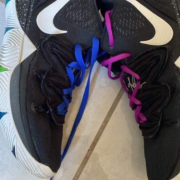 Nike Kyrie Irving basketball shoes - Picture 10 of 12